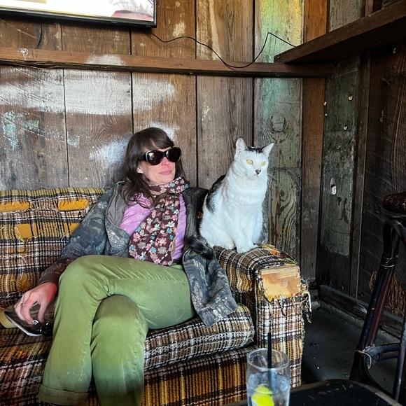 Meet your Posher, Nicole - Picture 4 of 5